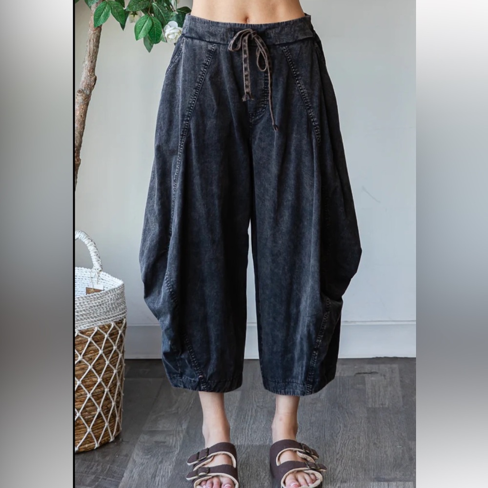 Oli & Hali Washed Black Cropped Balloon Pants